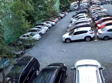 Parking in Julia Vargas cor. Sapphire Rd Ortigas.